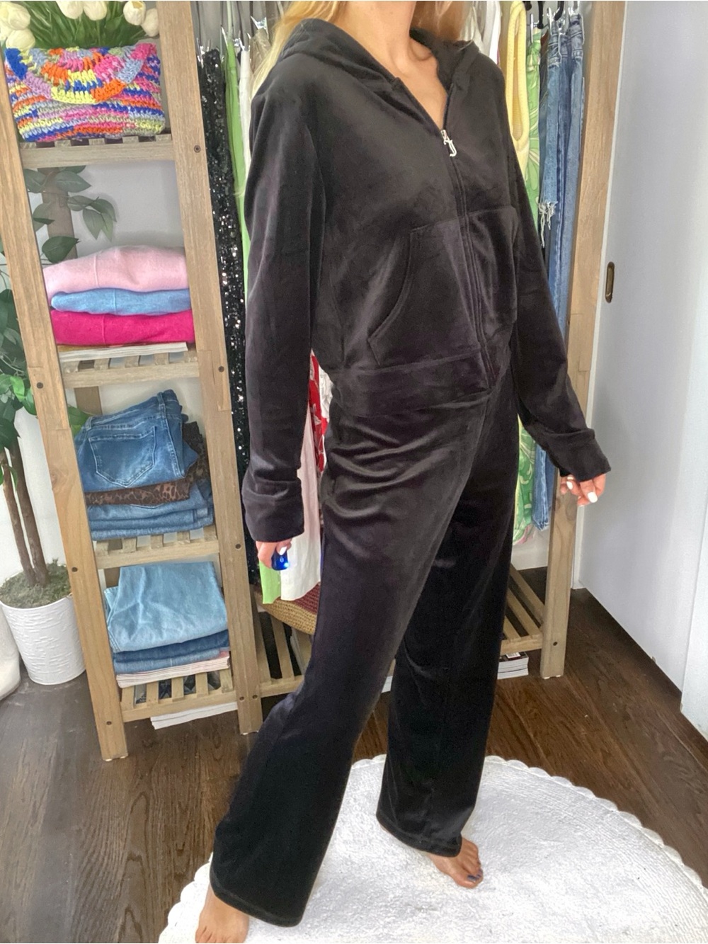 JUICY COUTURE Black Velour Pants & Hooded Sweatshirt Set with Silver JC Logo! 🖤 - Picture 4 of 16